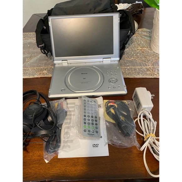 Mintek 10.2-inch portable DVD Player MDP-1030 - Picture 1 of 7